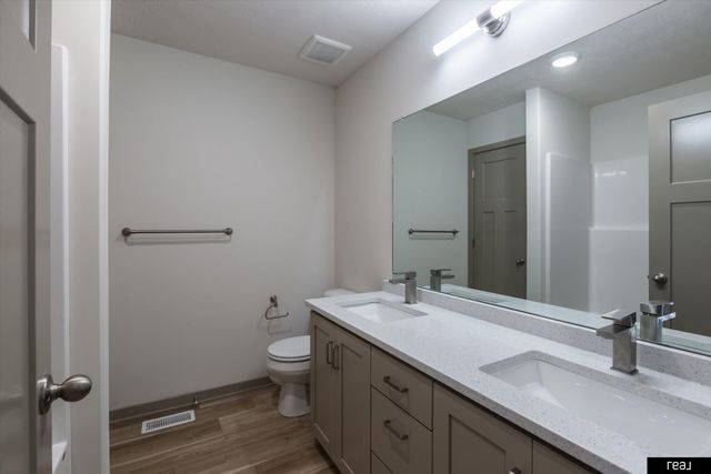 12615 Carpenter Street, Papillion, NE 68138