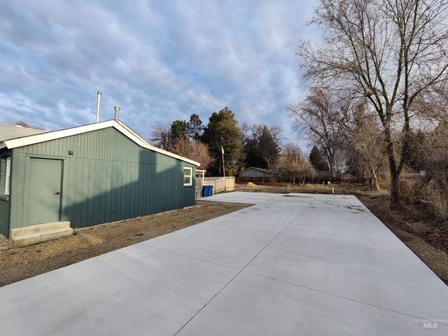 6590 W Ustick Rd, Boise, ID 83704