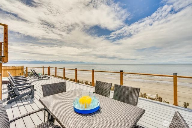 2585 West Beach Road, Oak Harbor, WA 98277