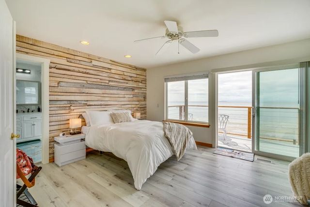 2585 West Beach Road, Oak Harbor, WA 98277