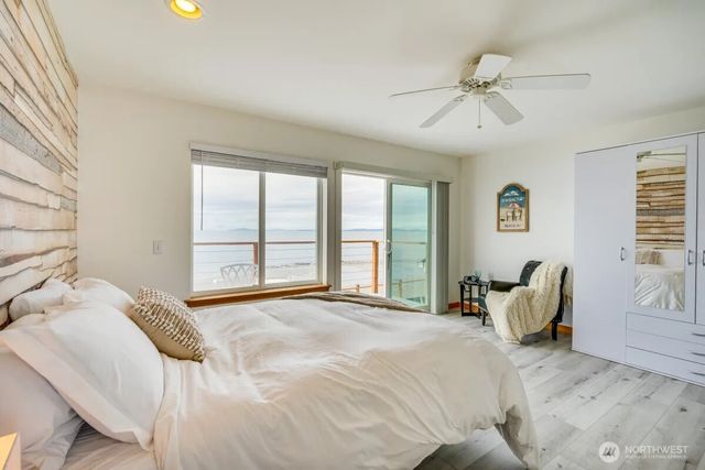 2585 West Beach Road, Oak Harbor, WA 98277