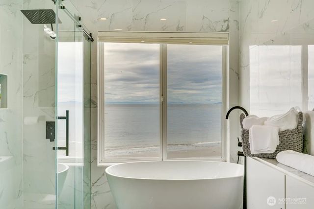 2585 West Beach Road, Oak Harbor, WA 98277