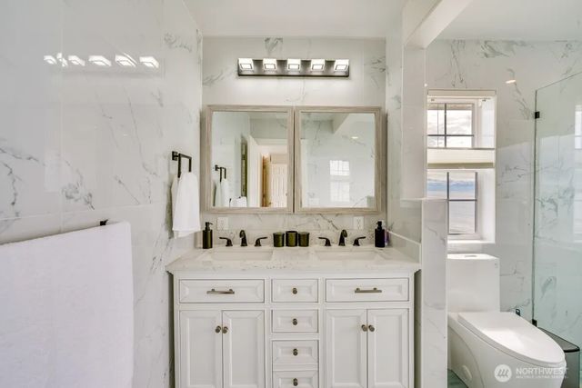 2585 West Beach Road, Oak Harbor, WA 98277