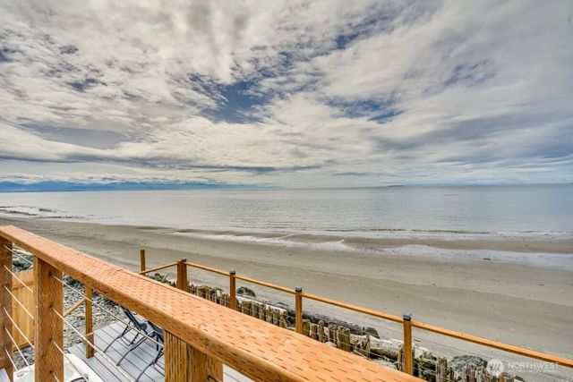 2585 West Beach Road, Oak Harbor, WA 98277