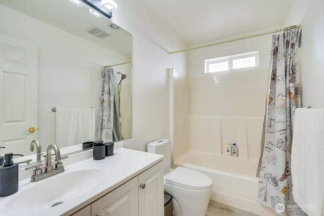 2585 West Beach Road, Oak Harbor, WA 98277