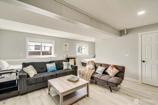 2585 West Beach Road, Oak Harbor, WA 98277