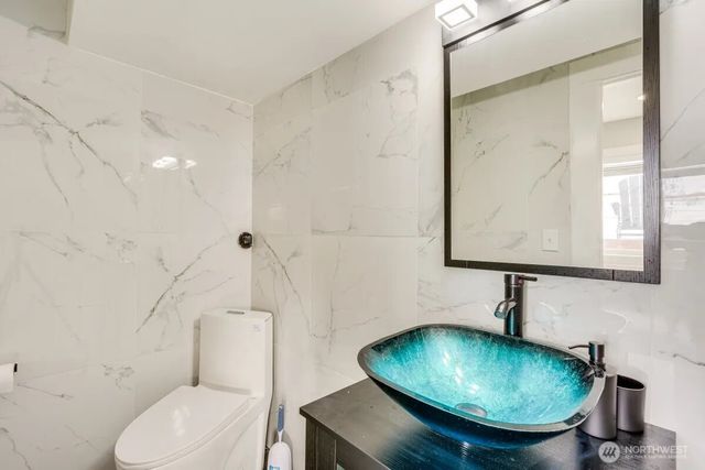 2585 West Beach Road, Oak Harbor, WA 98277