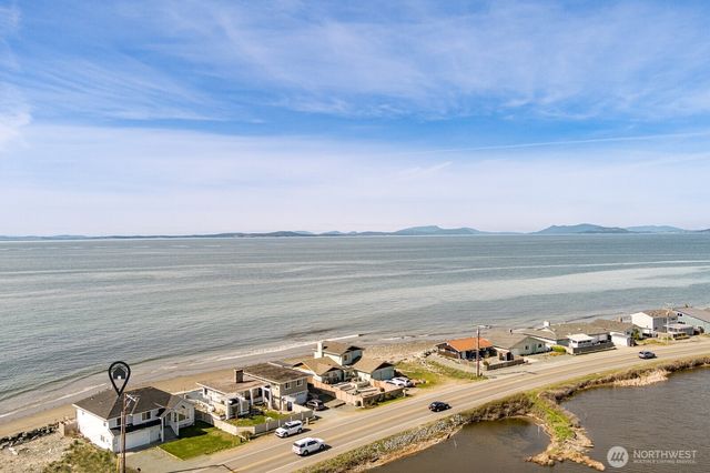 2585 West Beach Road, Oak Harbor, WA 98277