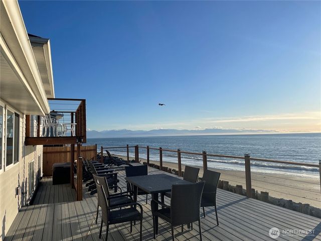 2585 West Beach Road, Oak Harbor, WA 98277