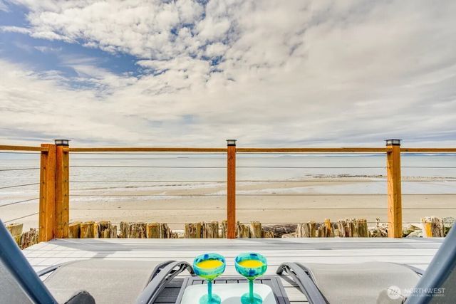 2585 West Beach Road, Oak Harbor, WA 98277