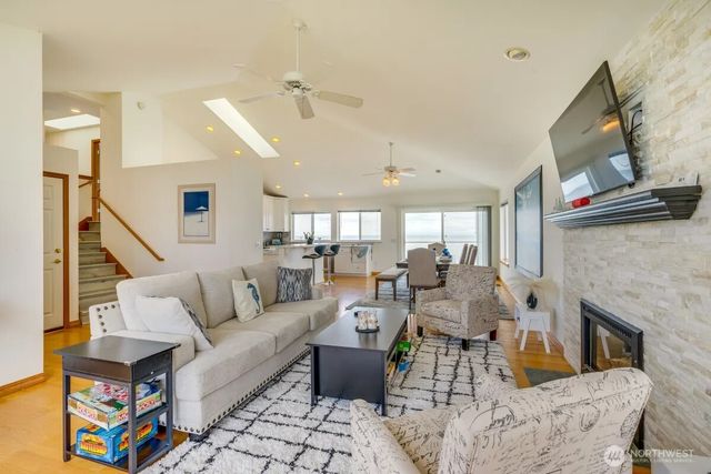 2585 West Beach Road, Oak Harbor, WA 98277