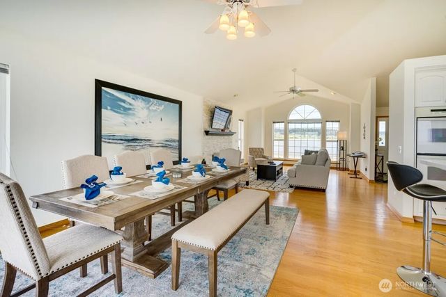 2585 West Beach Road, Oak Harbor, WA 98277