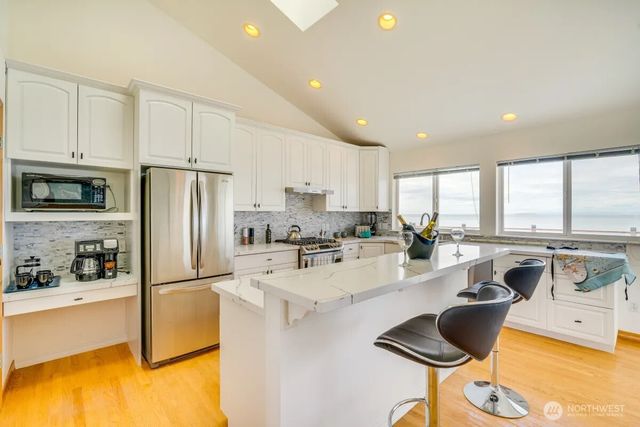 2585 West Beach Road, Oak Harbor, WA 98277