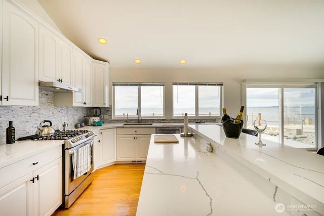 2585 West Beach Road, Oak Harbor, WA 98277