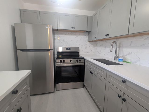 283 Sheffield L, West Palm Beach, FL 33417