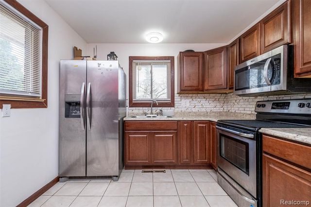 21950 Fern Street, Oak Park, MI 48237