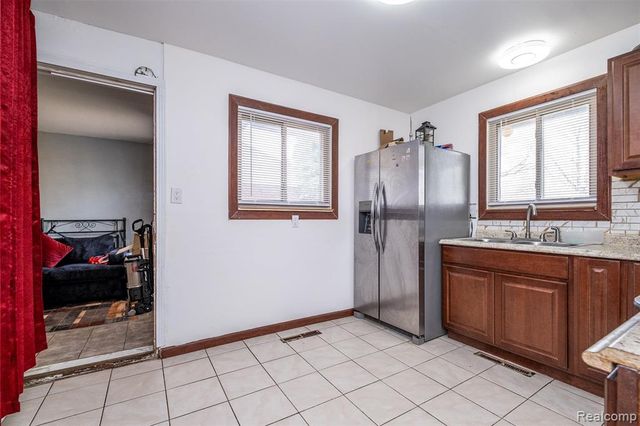 21950 Fern Street, Oak Park, MI 48237