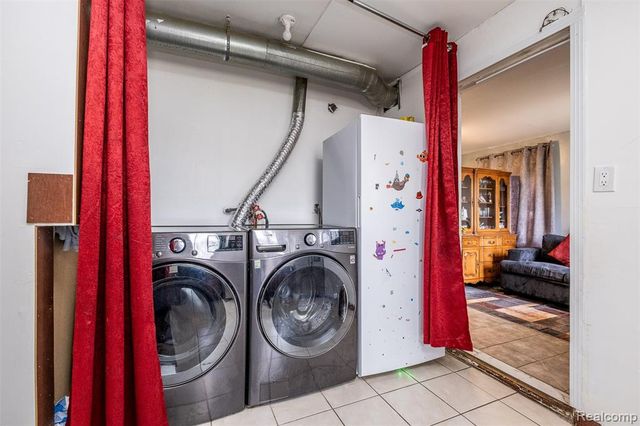 21950 Fern Street, Oak Park, MI 48237