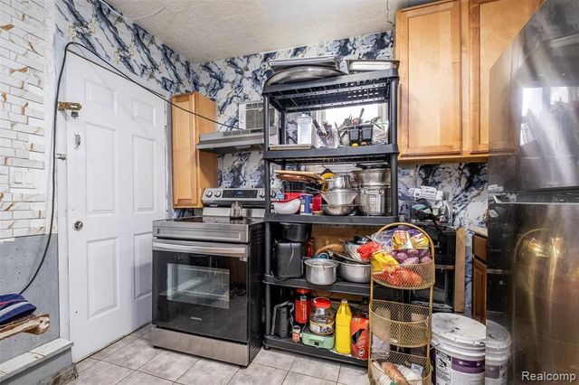 21950 Fern Street, Oak Park, MI 48237