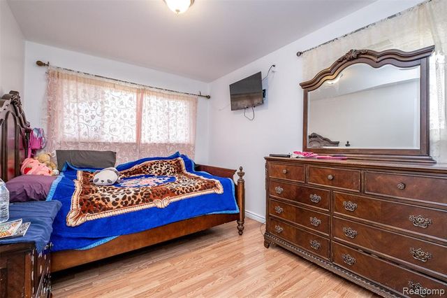 21950 Fern Street, Oak Park, MI 48237