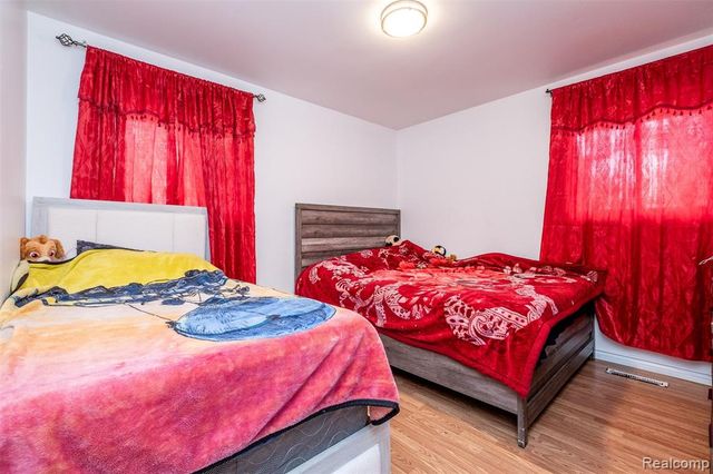 21950 Fern Street, Oak Park, MI 48237