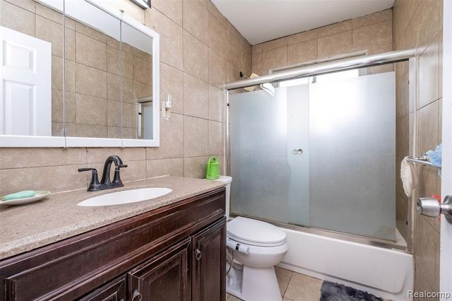 21950 Fern Street, Oak Park, MI 48237