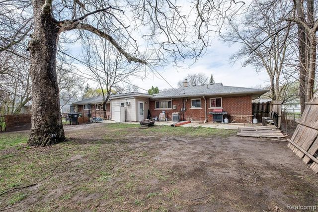 21950 Fern Street, Oak Park, MI 48237