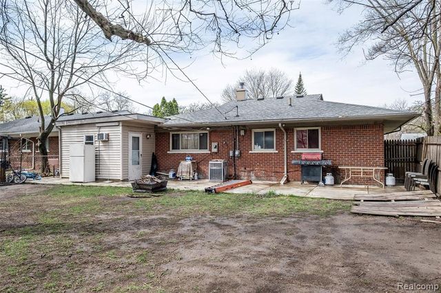 21950 Fern Street, Oak Park, MI 48237