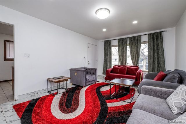 21950 Fern Street, Oak Park, MI 48237