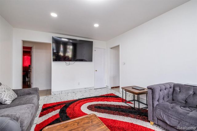 21950 Fern Street, Oak Park, MI 48237