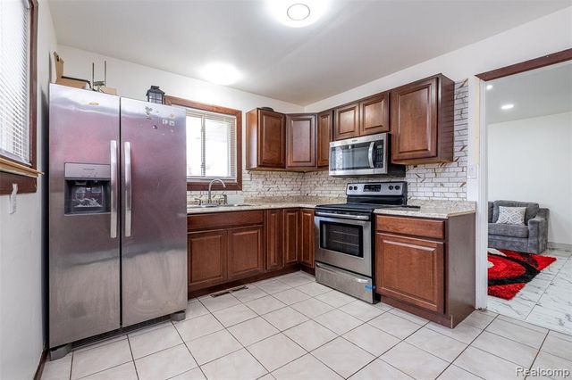 21950 Fern Street, Oak Park, MI 48237