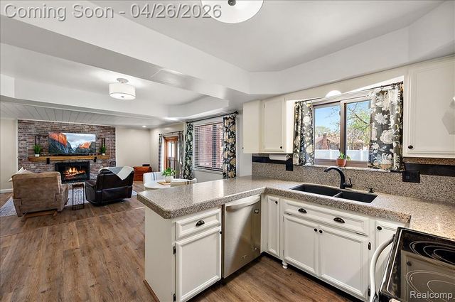 32080 Sherwood, Fraser, MI 48026