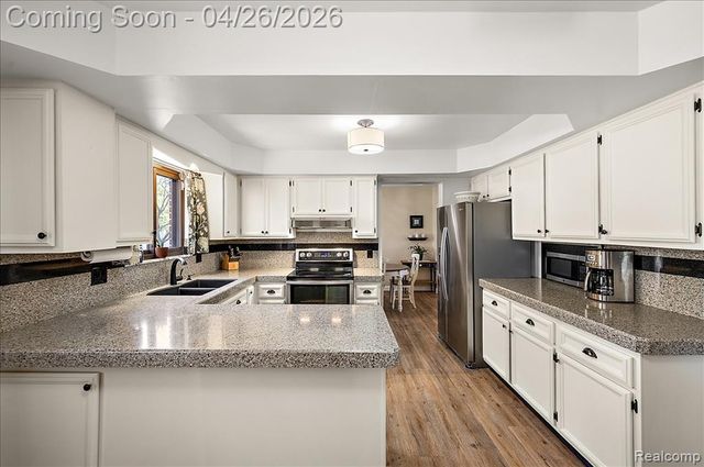 32080 Sherwood, Fraser, MI 48026