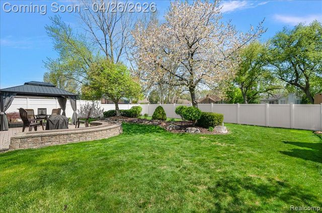 32080 Sherwood, Fraser, MI 48026