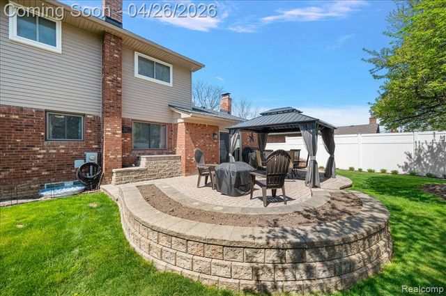 32080 Sherwood, Fraser, MI 48026