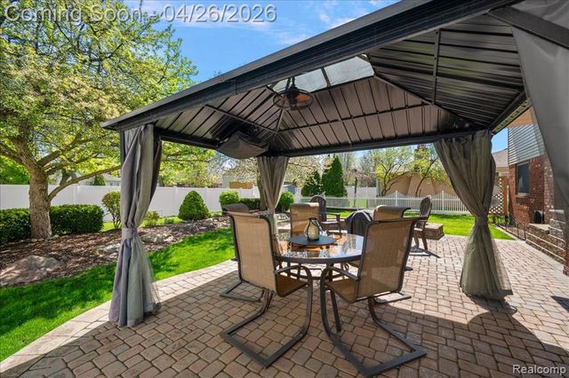 32080 Sherwood, Fraser, MI 48026