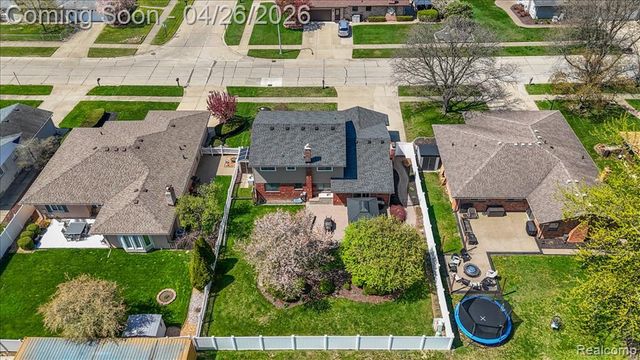 32080 Sherwood, Fraser, MI 48026