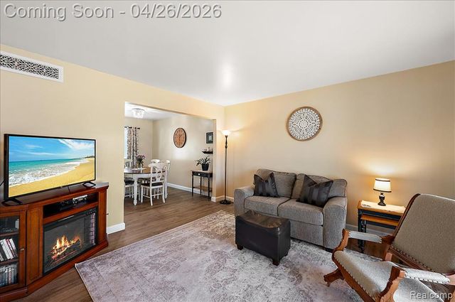 32080 Sherwood, Fraser, MI 48026
