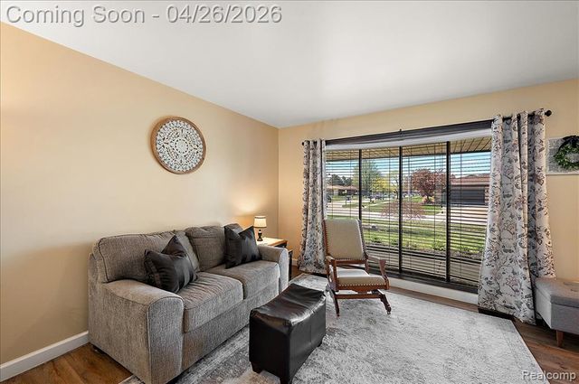 32080 Sherwood, Fraser, MI 48026