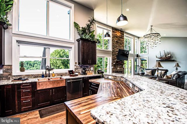 133 PINEVIEW DR, Front Royal, VA 22630