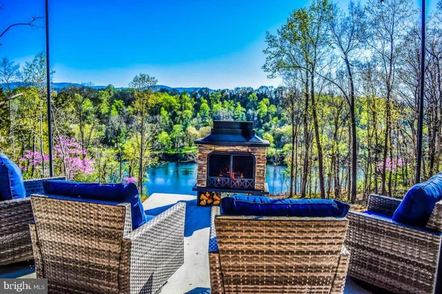 133 PINEVIEW DR, Front Royal, VA 22630