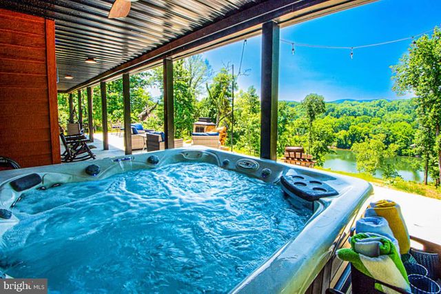 133 PINEVIEW DR, Front Royal, VA 22630