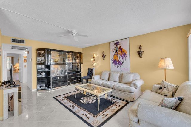 4037 Swansea B 4037, Deerfield Beach, FL 33442