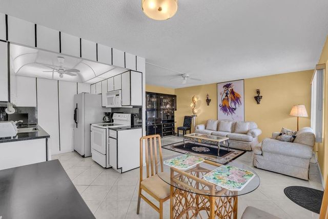 4037 Swansea B 4037, Deerfield Beach, FL 33442