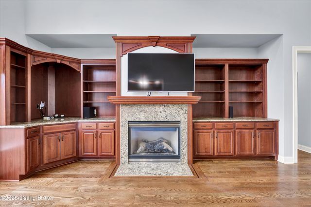 18741 Willington Cir, Louisville, KY 40245