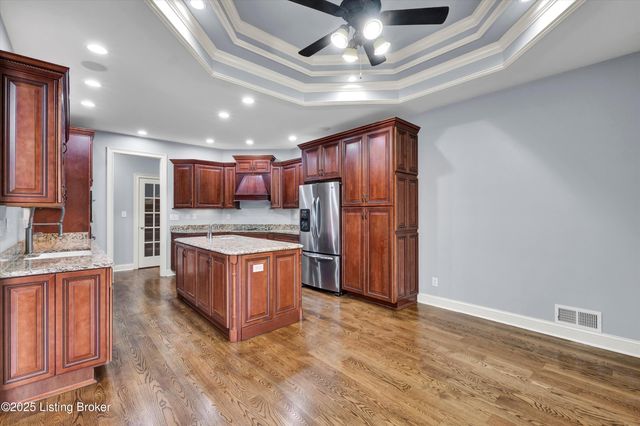 18741 Willington Cir, Louisville, KY 40245