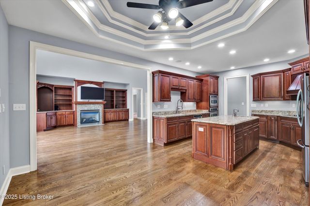 18741 Willington Cir, Louisville, KY 40245