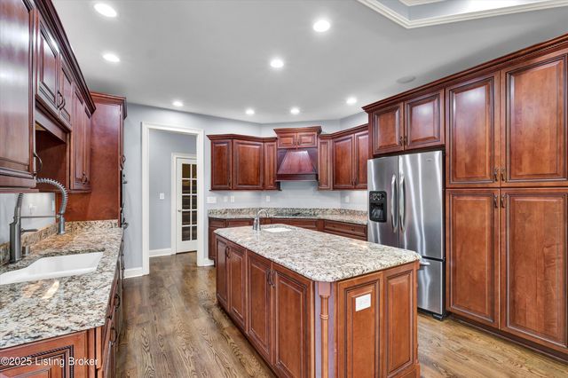 18741 Willington Cir, Louisville, KY 40245