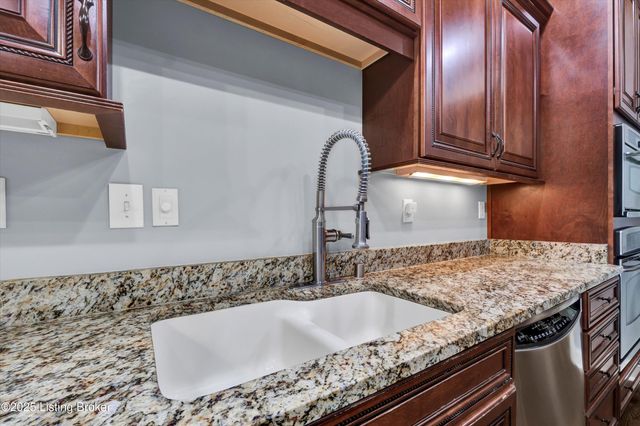 18741 Willington Cir, Louisville, KY 40245