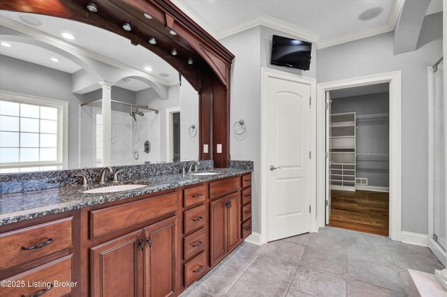 18741 Willington Cir, Louisville, KY 40245